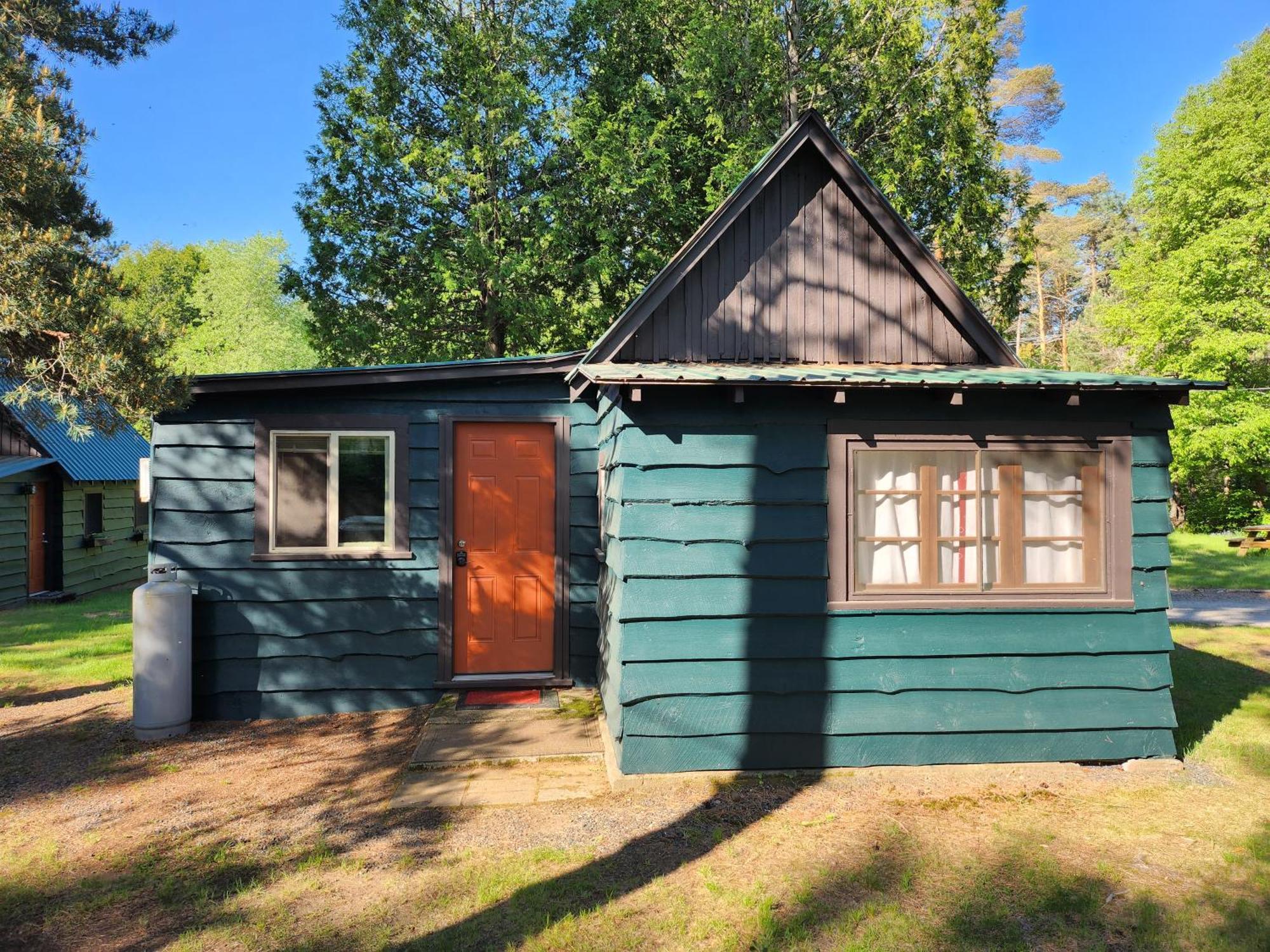 Moreno's Adirondack Lodge