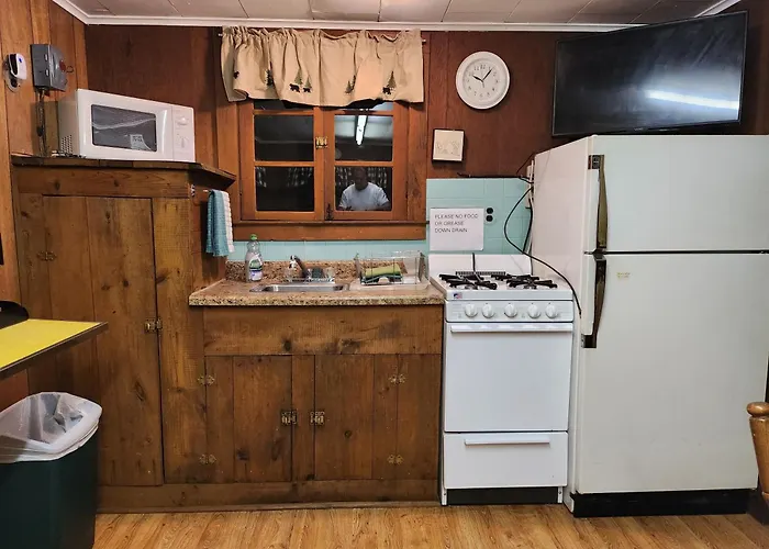 Moreno\'S Adirondack Cabins