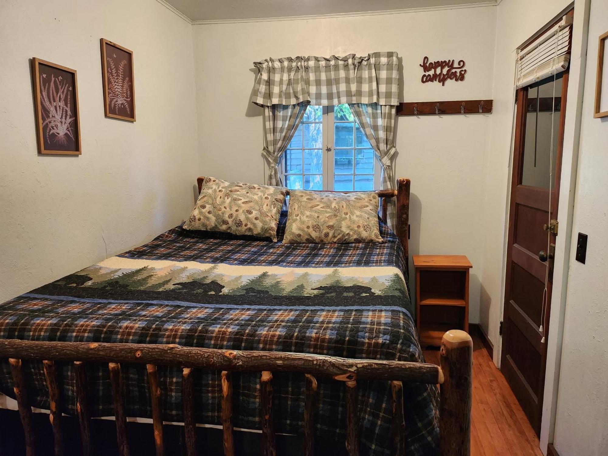 Moreno's Adirondack Lodge *