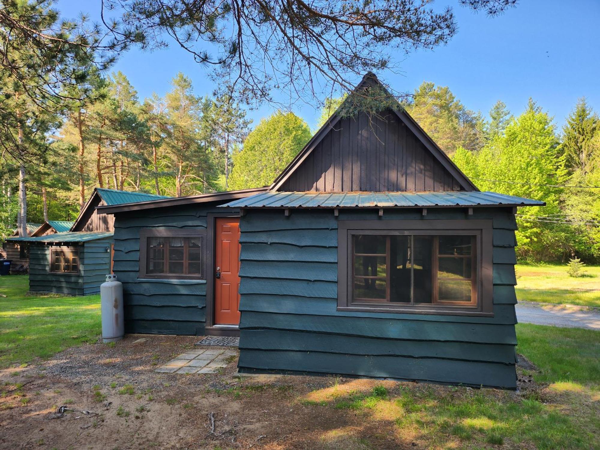 Moreno's Adirondack Lodge