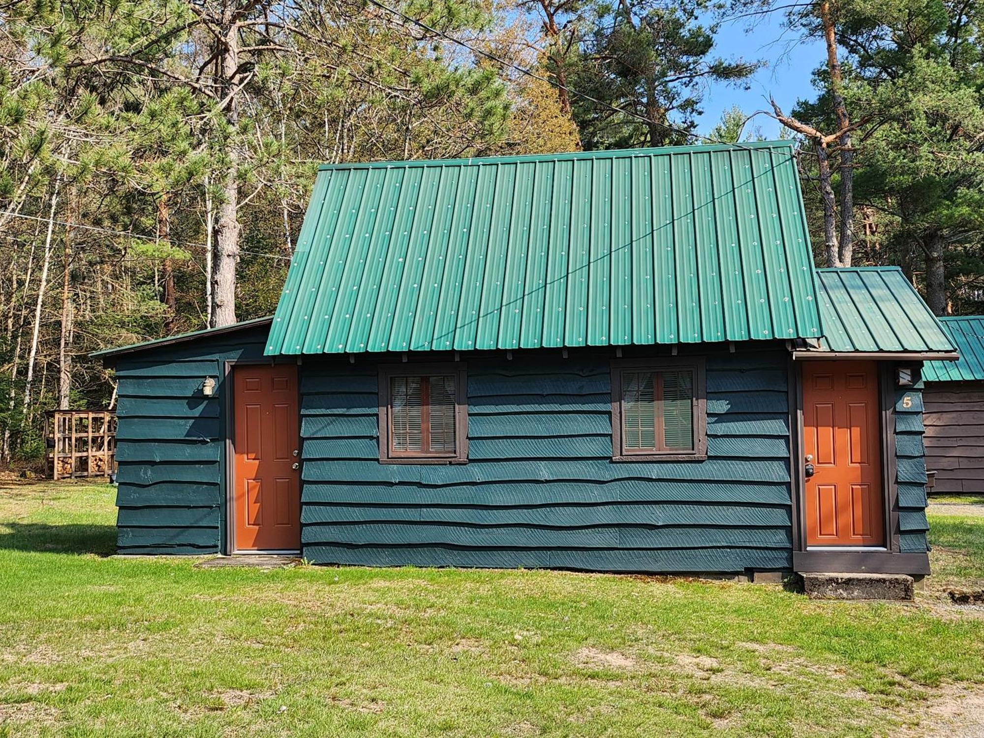 Moreno's Adirondack Lodge *